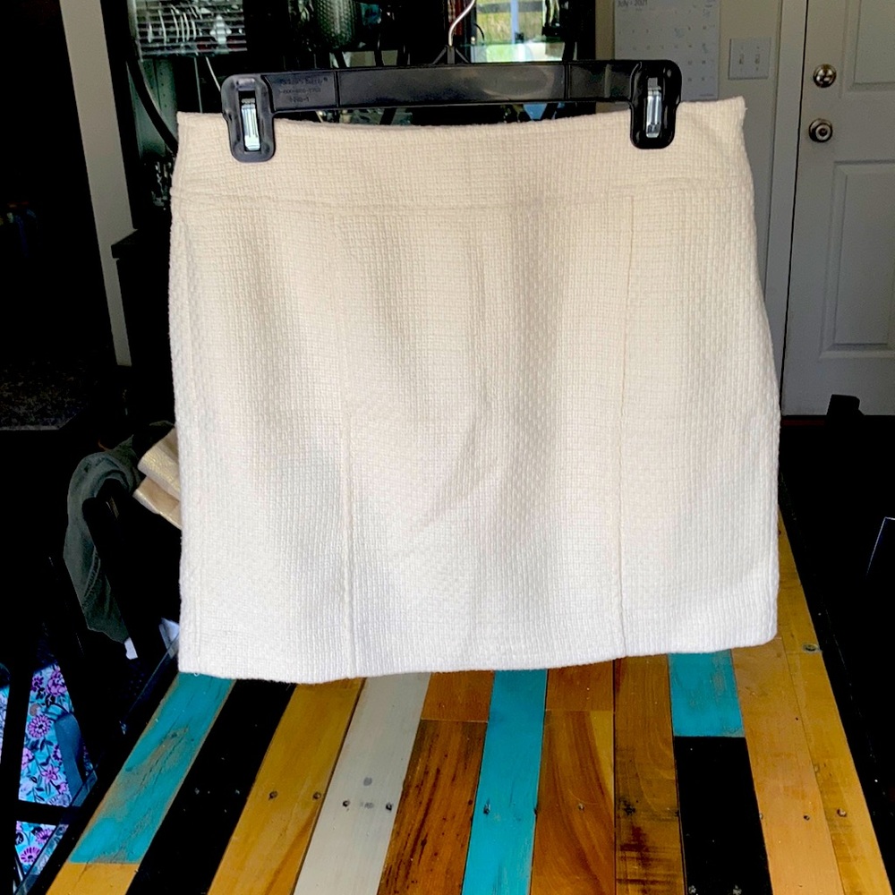 Banana Republic Cream Skirt in Size 4Petite